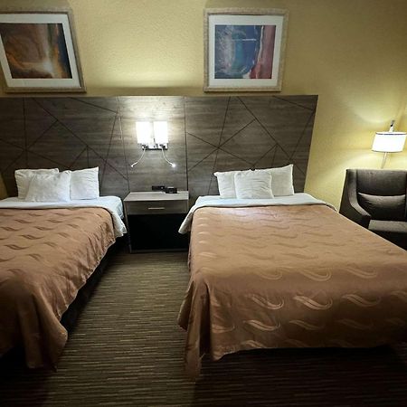 Quality Inn Near I-72 And Hwy 51 Forsyth Buitenkant foto