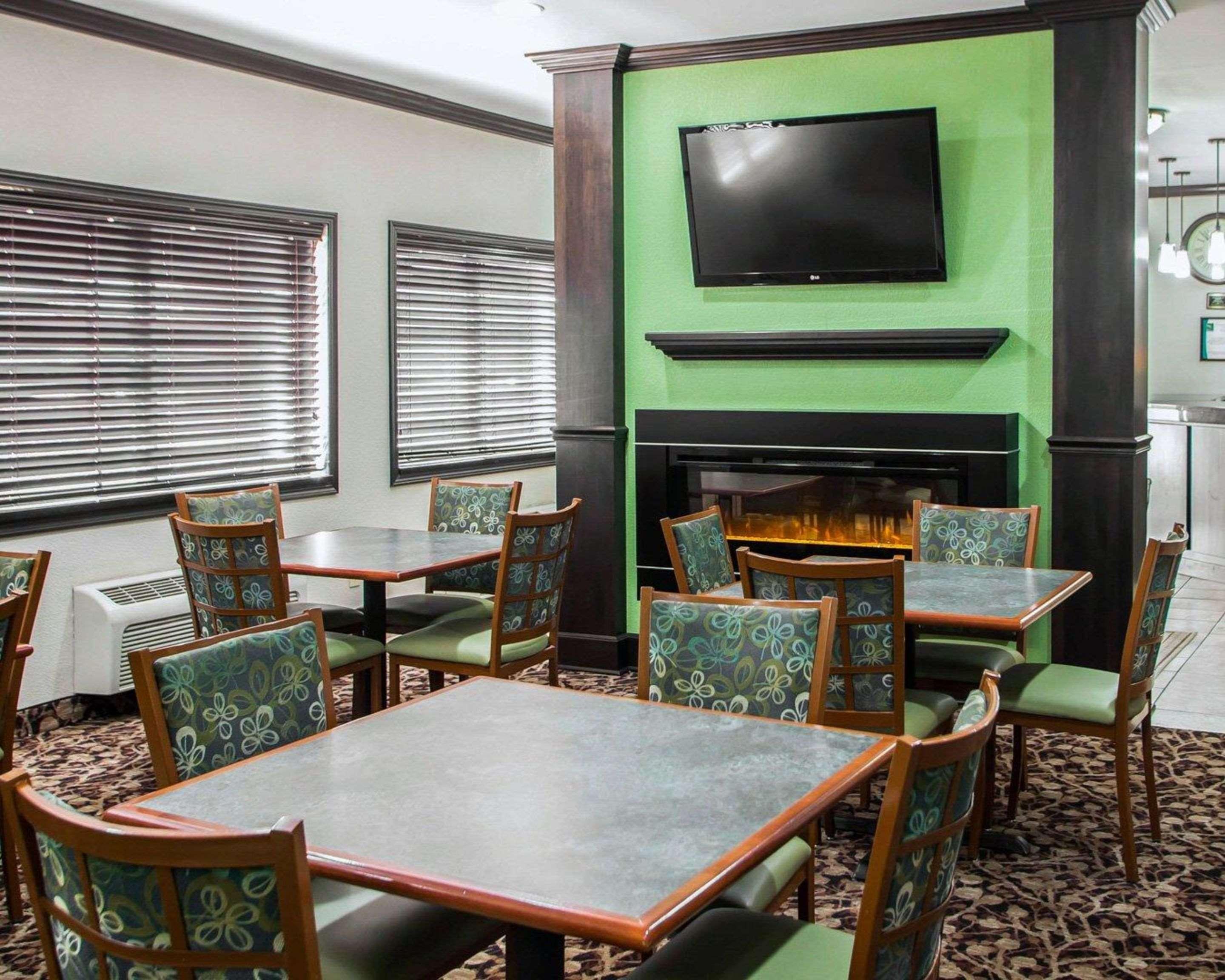 Quality Inn Near I-72 And Hwy 51 Forsyth Buitenkant foto