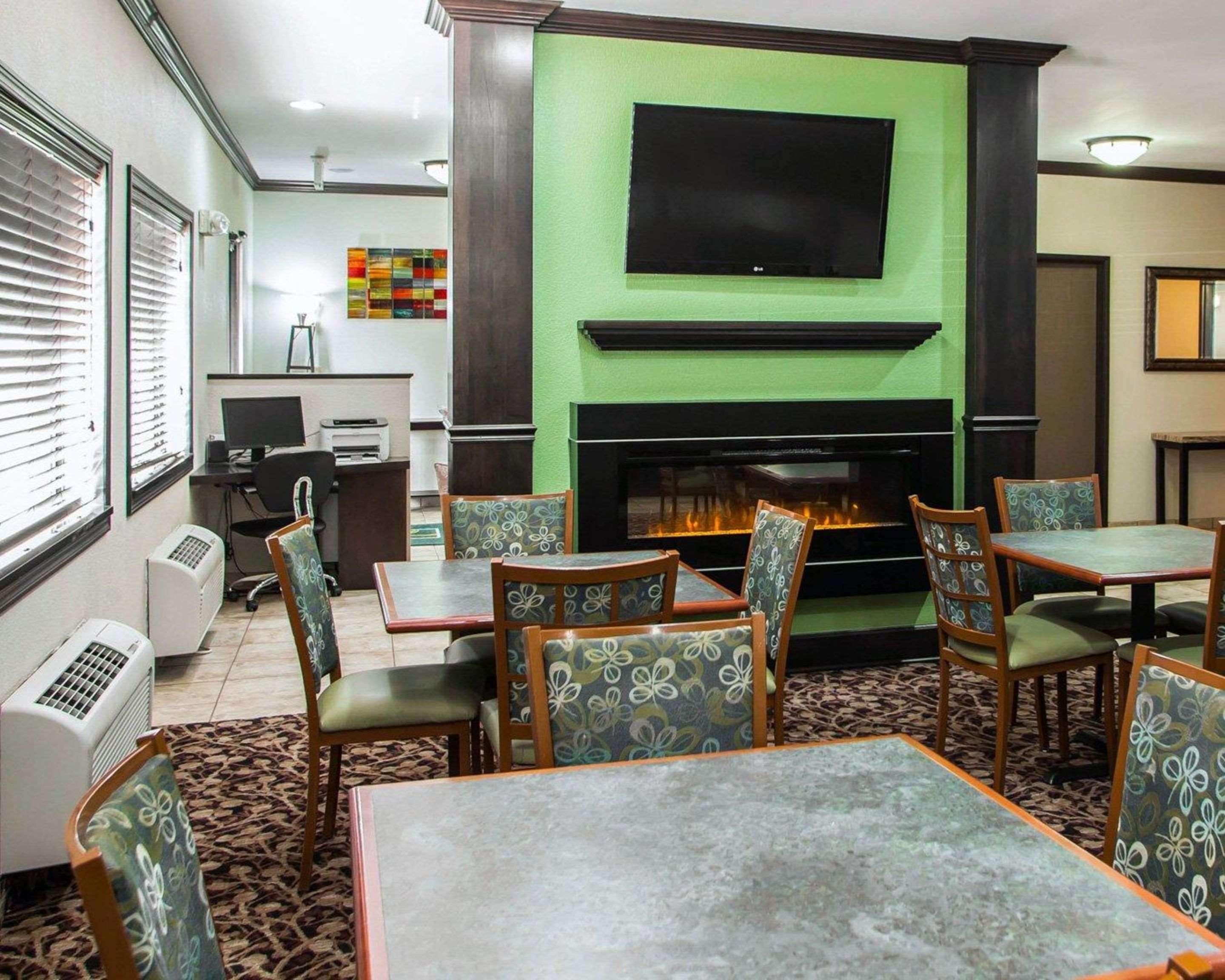 Quality Inn Near I-72 And Hwy 51 Forsyth Buitenkant foto