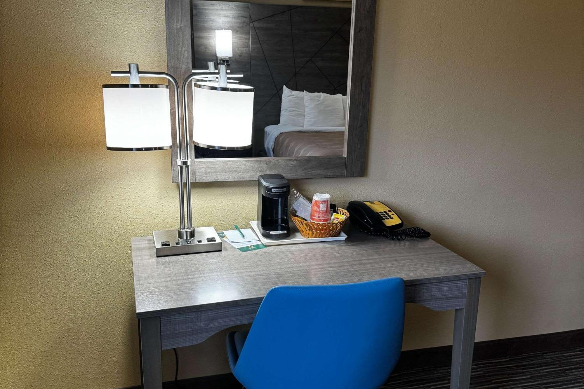 Quality Inn Near I-72 And Hwy 51 Forsyth Buitenkant foto
