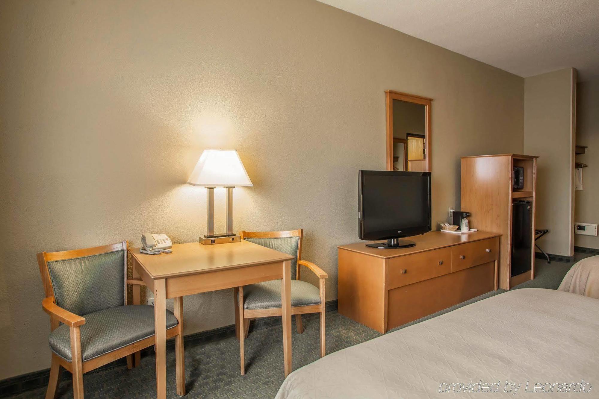 Quality Inn Near I-72 And Hwy 51 Forsyth Buitenkant foto